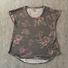 【送料無料】24/7 Maurices 花柄ドルマンTシャツ グレー XL