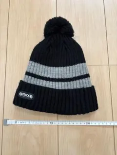 OUTDOOR ボンボン付き　ニット帽 ブラック・グレー