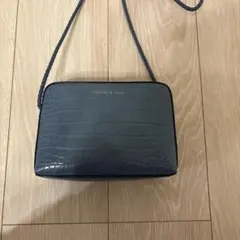 CHARLES & KEITH クロコダイル風ショルダーバッグ