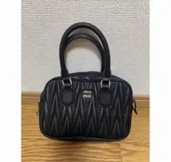 ブラックキルティングハンドバッグ