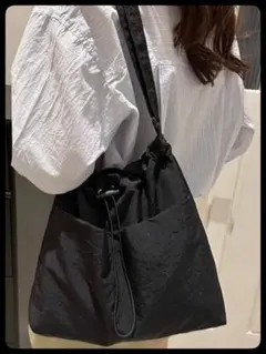 【在庫一掃SALE】韓国　ドローストリングデザイン　ショルダーバッグ　ブラック