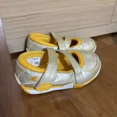 New Balance ベビーシューズ ゴールド/イエロー