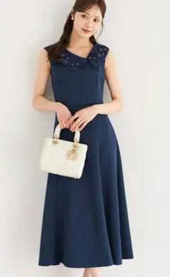 立体フラワー刺繍モチーフ付きアシメカラーワンピース　ネイビー