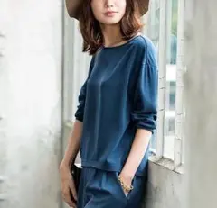 【中古】ユニクロ美品トップス　ダークブルー