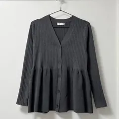 しまむら チャコールグレー ペプラム ニットのサムネイル