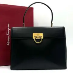 美品● フェラガモ ハンドバッグ ガンチーニ ロゴ 金具 ブラック レザー