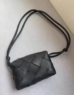 BOTTEGA黒 編み込みデザイン ショルダーバッグ