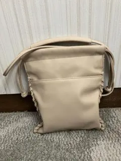 【美品】ベージュ 合成皮革 サコッシュ