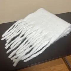 大きめなマフラー⭐️ハニーズ　白・ホワイト フリンジ付き 幅30cm長さ200cm