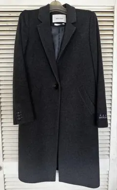 ミラオーウェンのダークグレー チェスターコート