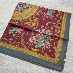 10-5.90sビンテージ　ゴールド&フラワーモチーフ　シルクスカーフ