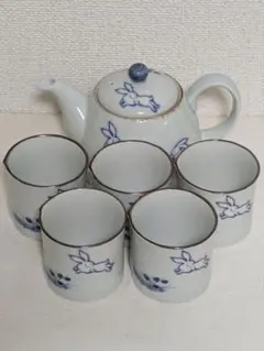 有田焼　嵯峨　ポット茶器　白うさぎ　急須と湯呑み5個セット　未使用箱入り品