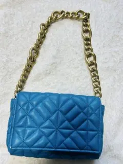 【10/10お値下げ】ZARA キルティング チェーンバッグ（ブルー）