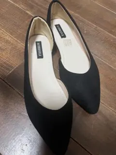 ブラック フラットシューズ