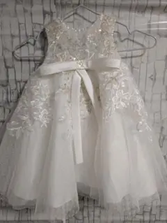 ホワイトベビードレス刺繍入り80サイズ