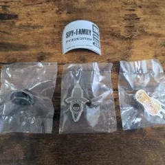 スパイファミリー　ピンバッジ　ガチャ