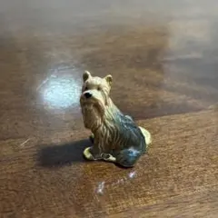 犬 ミニチュア 置物　ヨークシャーテリア