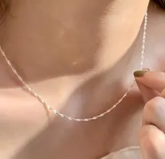 ツイストチェーンネックレス　シルバー　細身　金アレ対応　サージカルステンレス