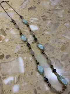 青色と茶色のビーズロングネックレス