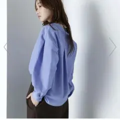 【新品】NATURAL BEAUTY BASIC Vネックフォルムブラウス　Mのサムネイル