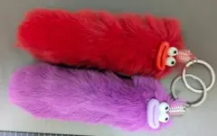 ふわふわ 顔つき ファー キーホルダー 赤 紫 [匿名発送]