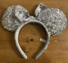 ディズニー　ミニーちゃん　シルバー　カチューシャ