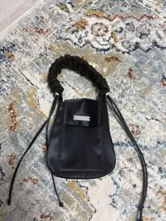 un/neu ショルダーバッグ ブラック