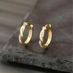 【即日～翌日発送】ゴールドツイストフープピアス　小ぶり　上品　オフィス　*107