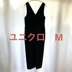 ユニクロ　ブラック Vネック サロペット オールインワン　Mのサムネイル