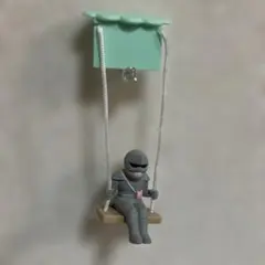ちいかわ　鎧さんブランコフィギュア　カプセルトイ