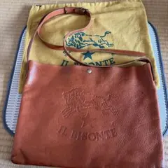 【値下げしました】IL BISONTE レザークロスボディバッグ