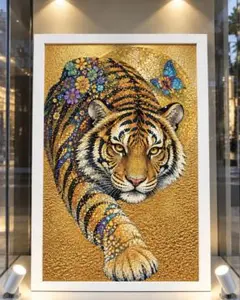 黄金の虎が招く飛躍と成功の流れが開運へと導く　額縁付きグラフィックアート