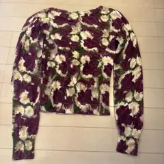 カーディガン　紫と白と少し黄色の花模様