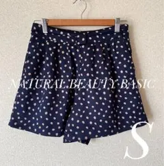 ナチュラルビューティーベーシック　ショートパンツ　ネイビーにベージュ　可愛い　S