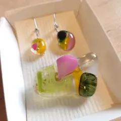 専用です☆お花とホタルガラスとガラスビーズのピアス 他4品 - メルカリ