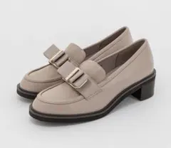 リボンパーツヒールアップローファー