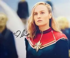 ブリー・ラーソン 直筆サイン入り写真 キャプテン・マーベル