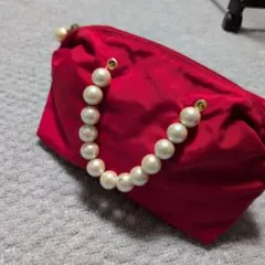 赤いナイロン クラッチバッグ パールハンドル