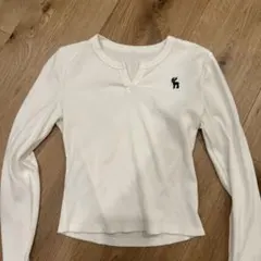 ホワイト ヘンリーネック 長袖トップス