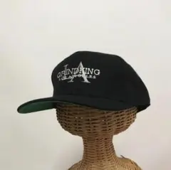 1988年創業の老舗トラックブランド、GRIND KING スウェット（赤