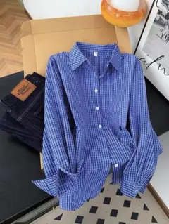 青と白のチェック柄長袖シャツ