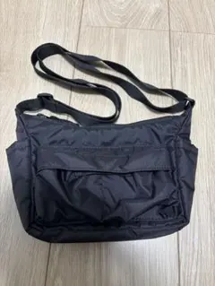 ともこざ様　　ユニクロ ノベルティ マルチポケットミニバッグ 非売品(ブラック)