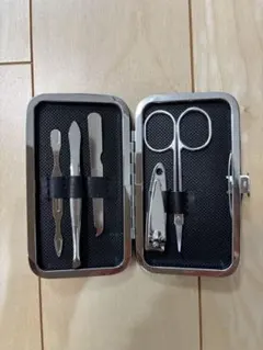 新品グルーミング5点セット プッシャー/ピンセット/爪やすり/爪切り/眉毛カット