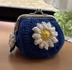 ハンドメイド　かぎ編みがま口ポーチ　小銭入れ　モチーフ編み　グラニースクエア　青