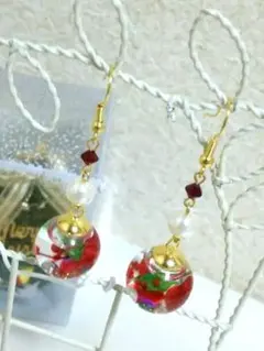 クリスマスカラーのハーバリウムピアス☆ガラスドーム❆スワロフスキーXmas