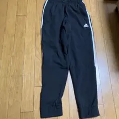 adidas ブラック ジャージパンツ