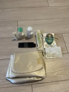 ラ*ン様 BVLGARI 旅行用化粧品セット アイボリー