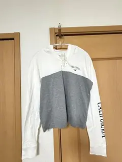 HOLLISTER フード付き トップス 長袖 リボン 海外ガールのサムネイル