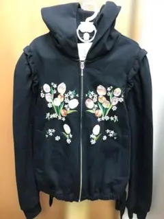 Chesty　花刺繍 フード付きパーカー 黒　レディース