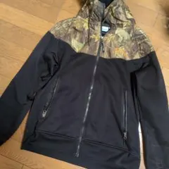 フード付き黒迷彩マウンテンパーカー